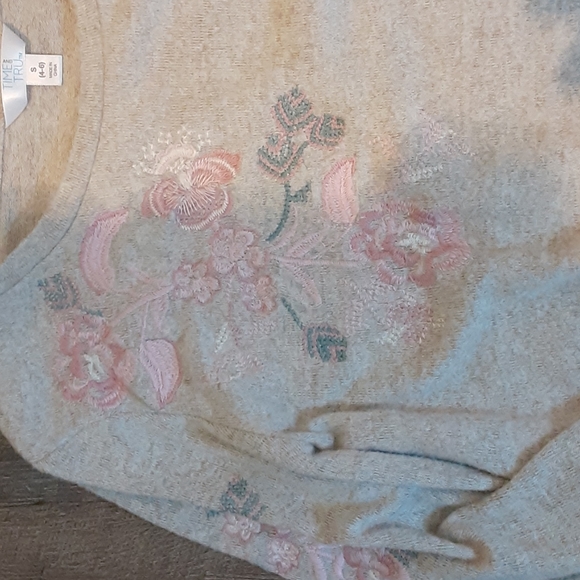 Soft floral shirt - Picture 3 of 3